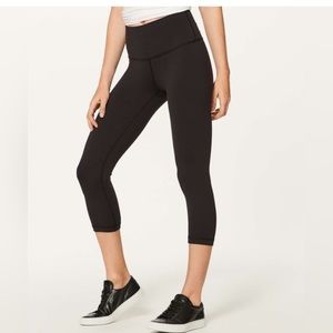 Lululemon Wunder Under Crop (Hi-Rise) *Full-On Luon 21"
Black size 10 leggings